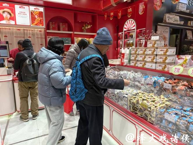 买3000元“玩具”、吃“元首夫人同款”……银发族花钱,究竟看重什么? 买3000元“玩具”、吃“元首夫人同款”……银发族花钱,究竟看重什么?