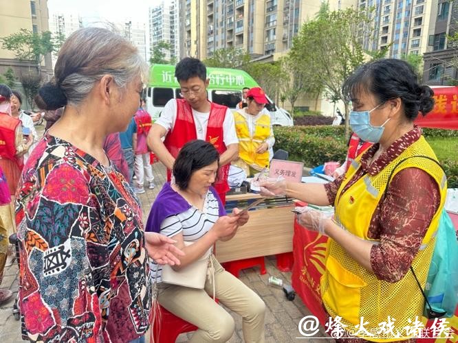 “志愿者助拍”是城市治理的智慧丨新民快评